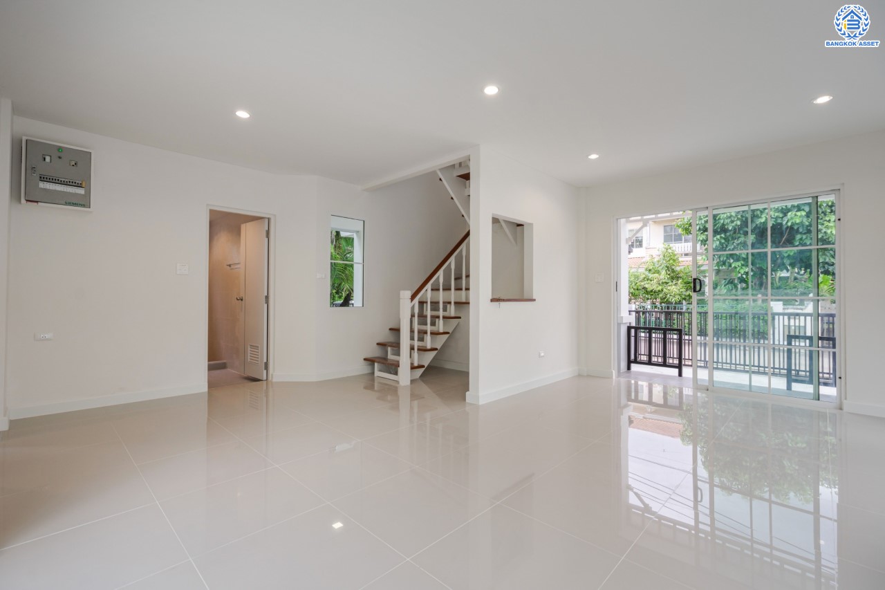 บ้านมือสองตกแต่งใหม่ ม.ชลลดา วัดลาดปลาดุก คุณภาพระดับ L&H บนเนื้อที่ 52.5 ตร.ว. ฟังก์ชัน 3 ห้องนอน 2 ห้องน้ำ 2 ที่จอดรถ บนทำเลศักยภาพ เพียง 15 นาทีถึง เซ็นทรัลเวสท์เกต ใกล้รถไฟฟ้าสายสีม่วง "สถานีคลองบางไผ่"